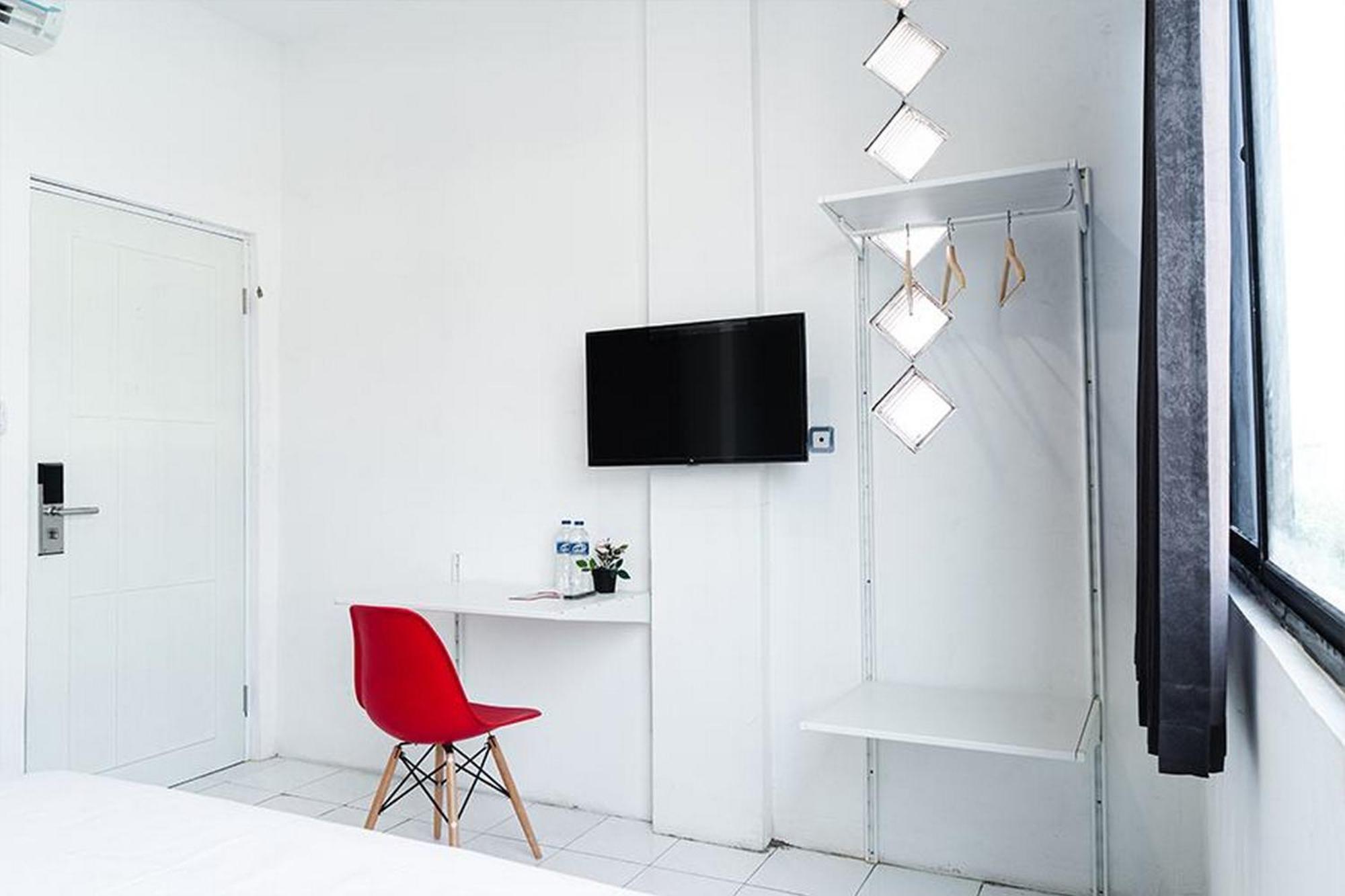 Reddoorz Near Seasons City Mall Jakarta Room photo